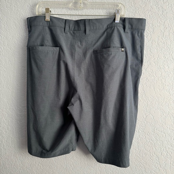 Travis Mathew Men’s Gray Active Stretch Regular Fit Golf Shorts - Picture 7 of 7